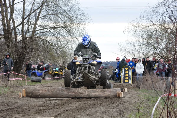 Campeonato de Rusia de Motocross entre motocicletas y vehículos todo terreno — Foto de Stock