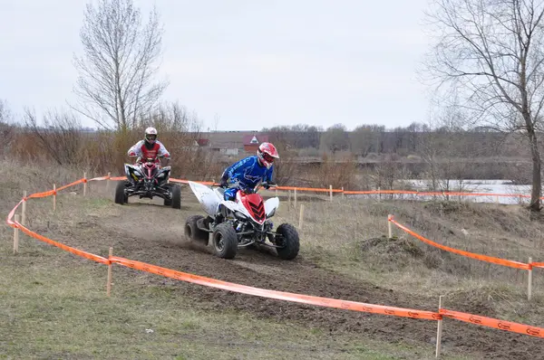 Russische Meisterschaft im Motocross unter Motorrädern und Geländewagen — Stockfoto