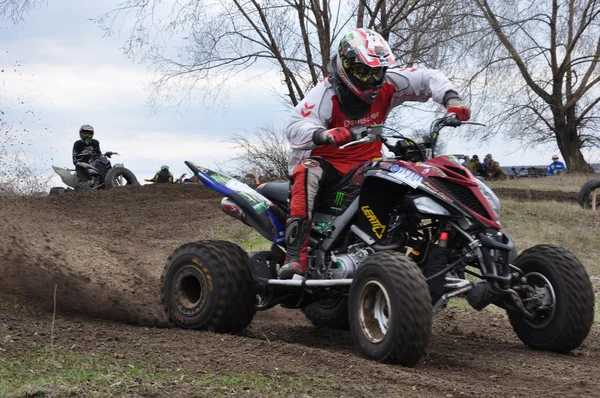 Campeonato de Rusia de Motocross entre motocicletas y vehículos todo terreno — Foto de Stock