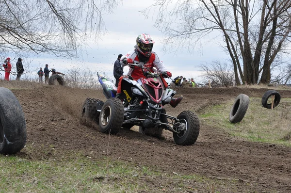 Campeonato de Rusia de Motocross entre motocicletas y vehículos todo terreno — Foto de Stock