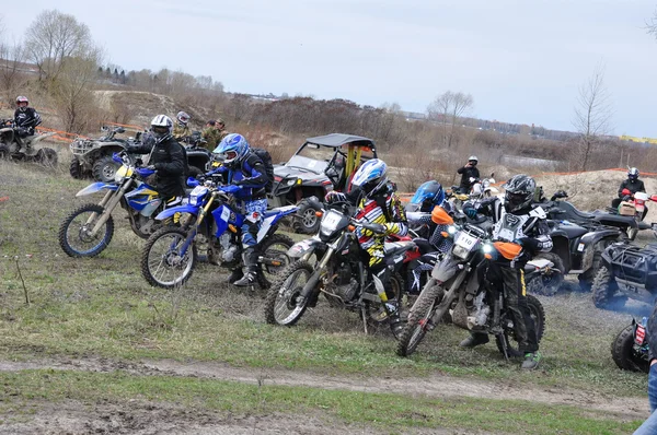 Campeonato de Rusia de Motocross entre motocicletas y vehículos todo terreno —  Fotos de Stock