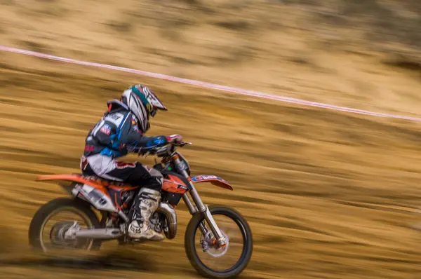 Campeonato de Rusia de Motocross entre motocicletas y vehículos todo terreno — Foto de Stock