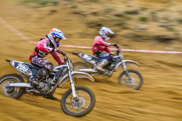 Campeonato de Rusia de Motocross entre motocicletas y vehículos todo terreno Fotos de stock