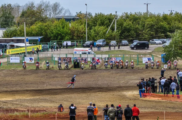 Campeonato de Rusia de Motocross entre motocicletas y vehículos todo terreno — Foto de Stock