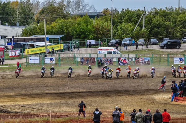 Campeonato de Rusia de Motocross entre motocicletas y vehículos todo terreno —  Fotos de Stock