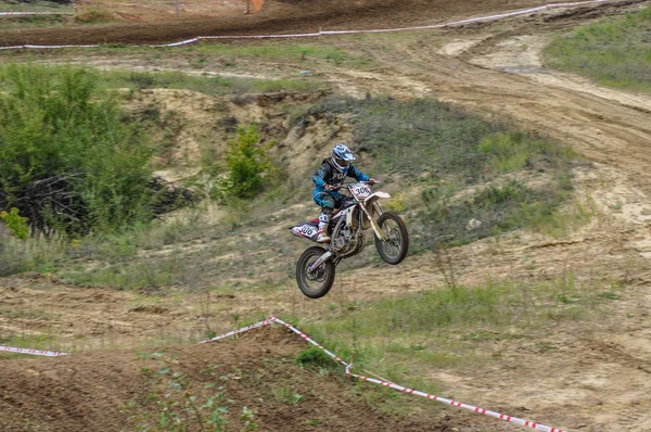 Campeonato de Rusia de Motocross entre motocicletas y vehículos todo terreno — Foto de Stock