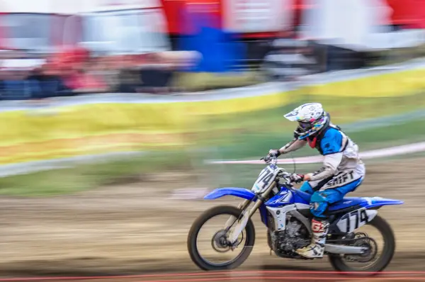 Russische Meisterschaft im Motocross unter Motorrädern und Geländewagen — Stockfoto