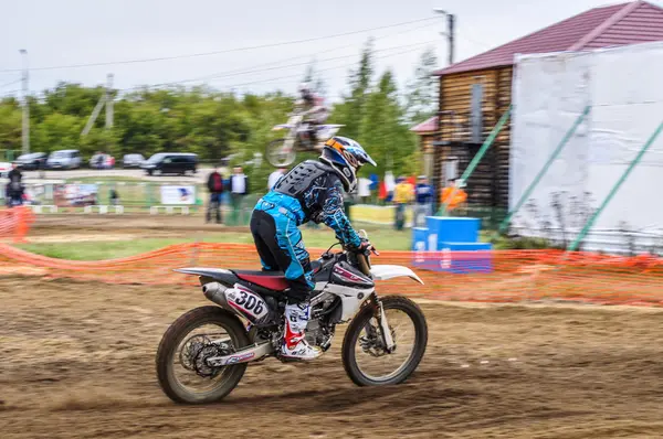 Campeonato de Rusia de Motocross entre motocicletas y vehículos todo terreno —  Fotos de Stock
