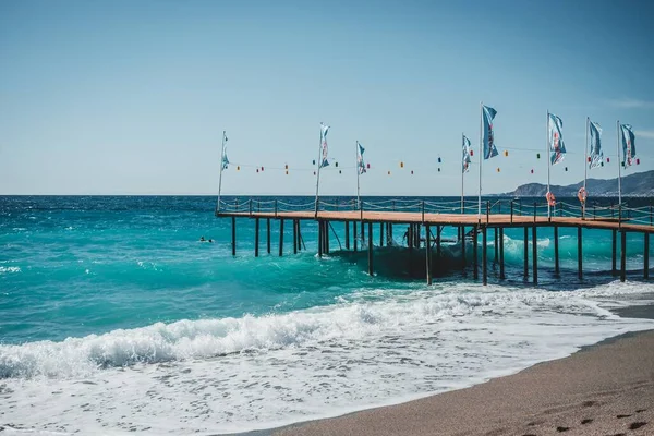 Vista su Alanya, spiaggia di mare ad Alanya, Turchia — Foto Stock