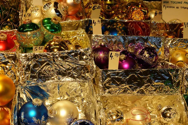 Exibição de bolas de Natal — Fotografia de Stock