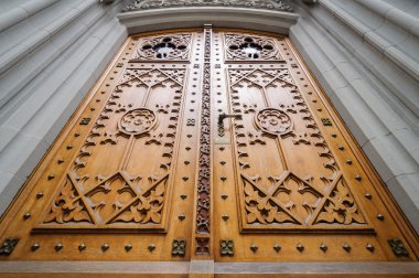 Kilise ahşap kapı