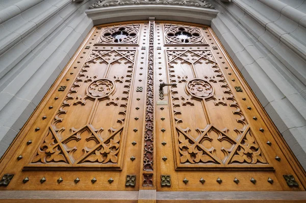Kilise ahşap kapı