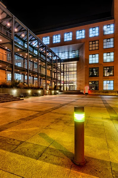 Moderní architektura v Curychu v noci — Stock fotografie