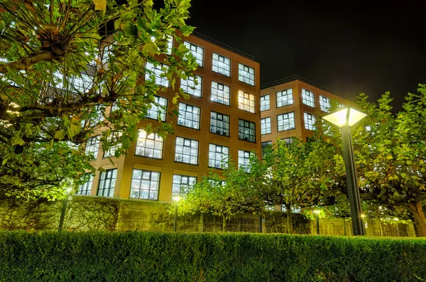 Moderní architektura v Curychu v noci — Stock fotografie