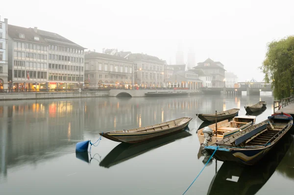 Boats along the river Limmat, Zurich. — Stock Photo, Image