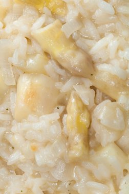 İtalyan kuşkonmaz risotto