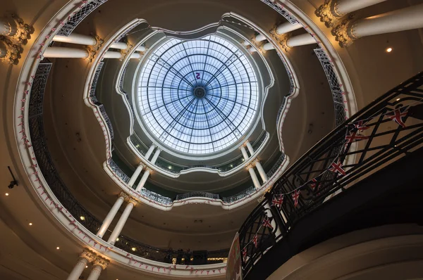 Whiteleys varuhus, en populär attraktion i london. — Stockfoto