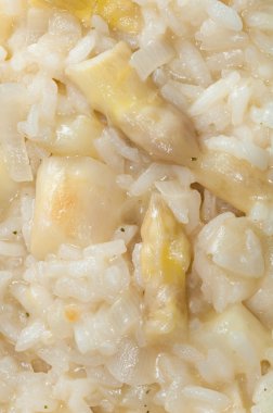 İtalyan kuşkonmaz risotto