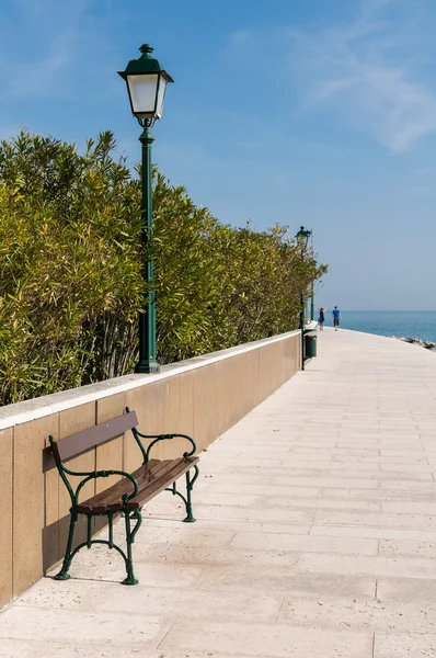 Grado, Italië: promenade langs de zee Stockfoto