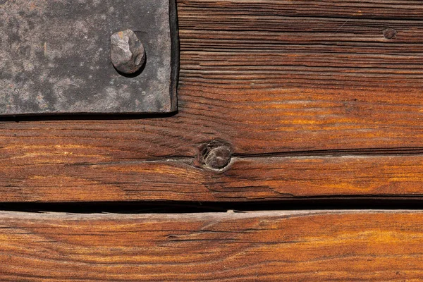 Macro Shot Ancient Weathered Dark Brown Cracked Wood Beam Surface — Stockfoto