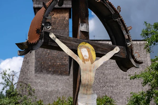 Ancien Cimetière Croix Traditionnelle Représentant Jésus Avec Une Église Bois — Photo