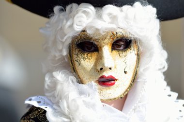 Venedik Karnavalı renkli sanatsal maskeler
