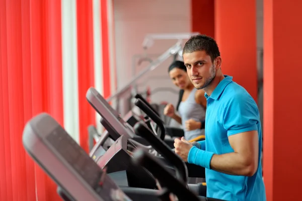 Young people exercising in the gym — Stock Photo, Image
