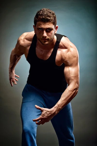 Athletic young man exercising — Stock Photo, Image