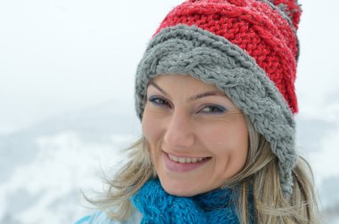 güzel bir kadın portresi Kışın açık