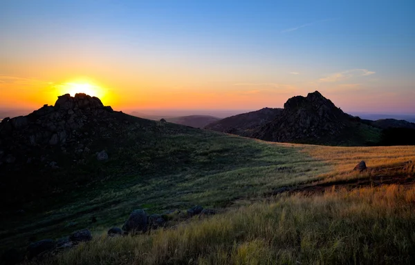 Landskap vid solnedgången — Stockfoto