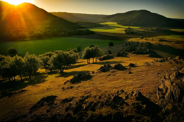 Landskap vid solnedgången — Stockfoto