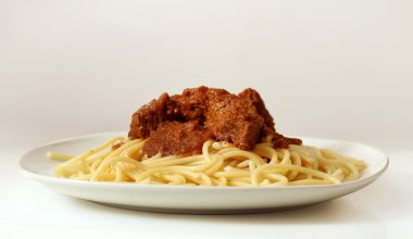 Spagetti sığır eti ile