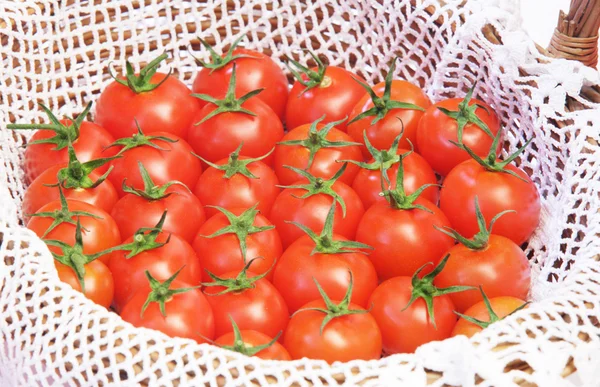 Tomates en cesta — Foto de Stock