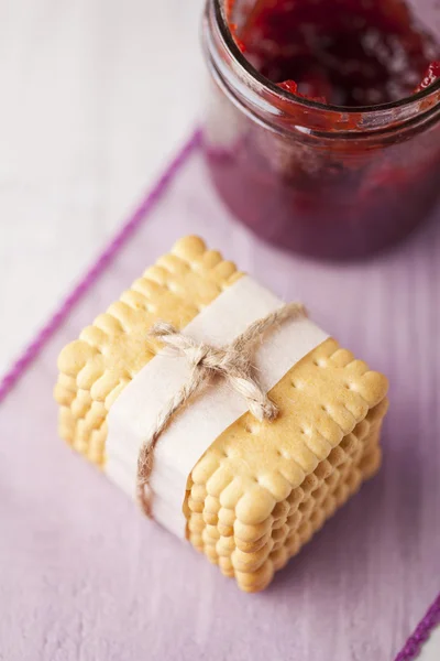 Fresh baked biscuits and red fruit jam — Stock Photo, Image