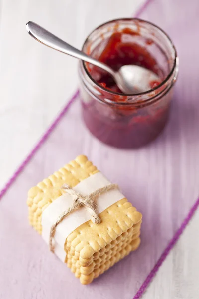 Fresh baked biscuits and red fruit jam — Stock Photo, Image