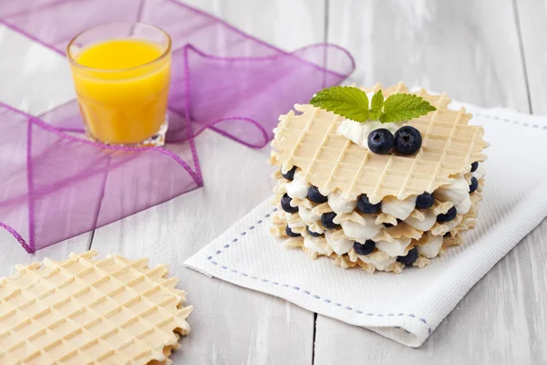 Waffel mit Blaubeeren — Stockfoto