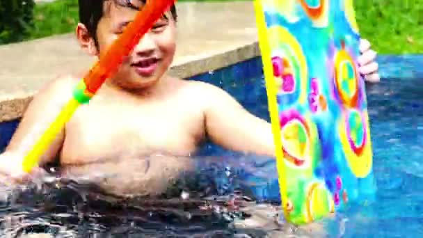 Boy in pool — Stock Video