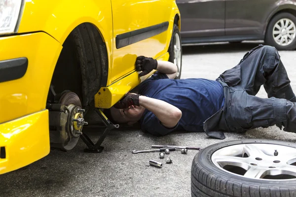 Reparação de automóveis — Fotografia de Stock