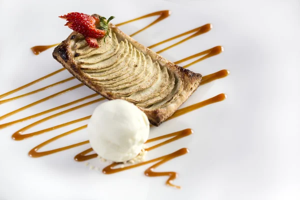 Postre de galletas de fresa con helado —  Fotos de Stock