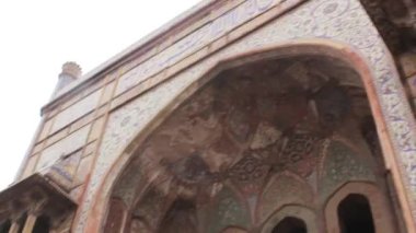 Colorful Paintings On Mosque Frontage - Tilt And Handheld - Up To Down
