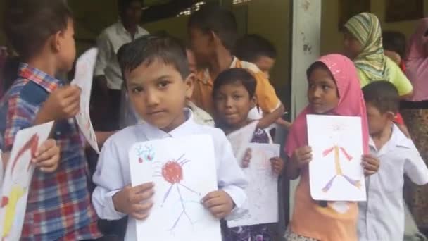 Children Holding Drawings Pan Right Left — Stockvideo