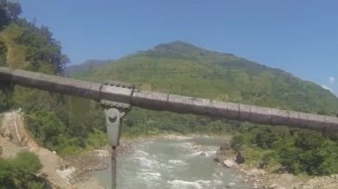 Flora 'nın Önündeki Köprüye Geçmek - Sağdan Sola Kaydır 