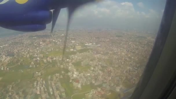Περνώντας Από Την Πόλη Θέα Μέσα Από Παράθυρο Αεροπλάνο Slide — Αρχείο Βίντεο