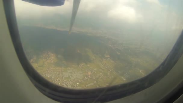 Utsikt Genom Flygplansfönstret Bild Från Vänster Till Höger — Stockvideo