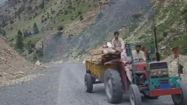 Driving Men Truck Surrounded Mountains Gravel Slide Forward — Αρχείο Βίντεο