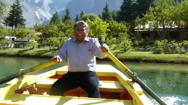 Smile Man Paddling Kayak Sun Static — Wideo stockowe