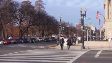 People Crossing The Street On Zebra Crossing Near Monument - Static