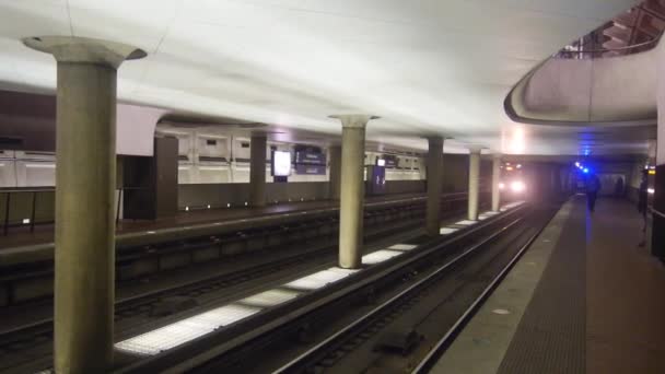 Subway Arriving Station Pan Right Left — Stock Video