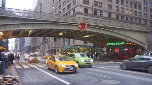 Cars Driving Bridge Grand Central Terminal Static — Vídeo de Stock