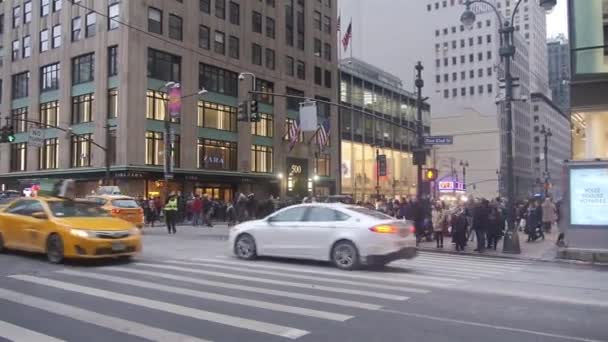 Cars Road Zebra Crossing Pan Right Left — Vídeo de Stock